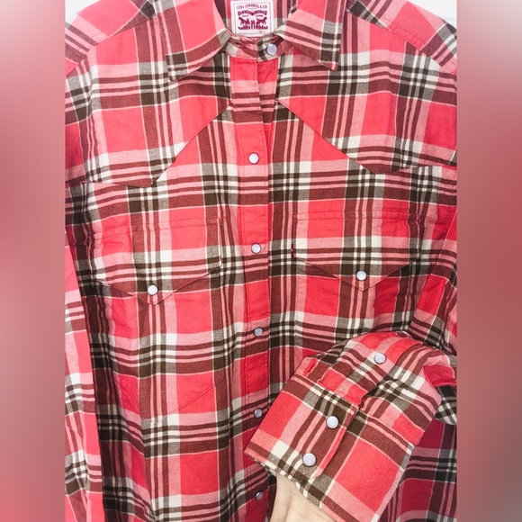 Levi’s button up - Picture 5 of 13